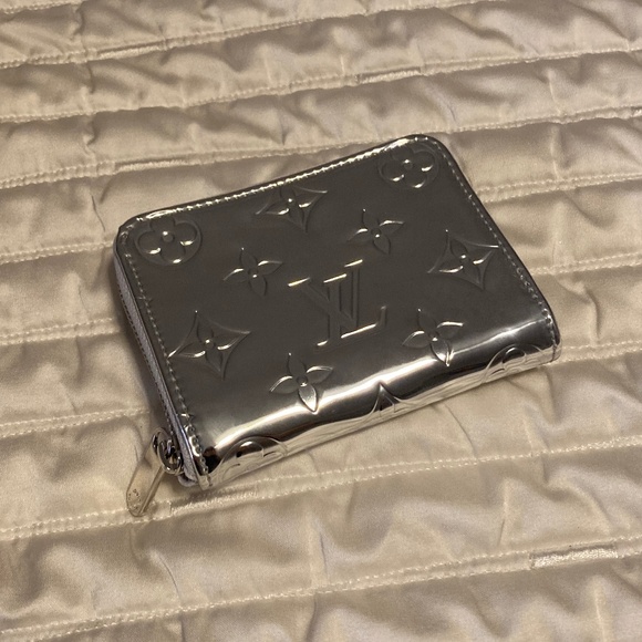 Authentic Louis Vuitton Mirror Zippy Coin Purse - Picture 1 of 3